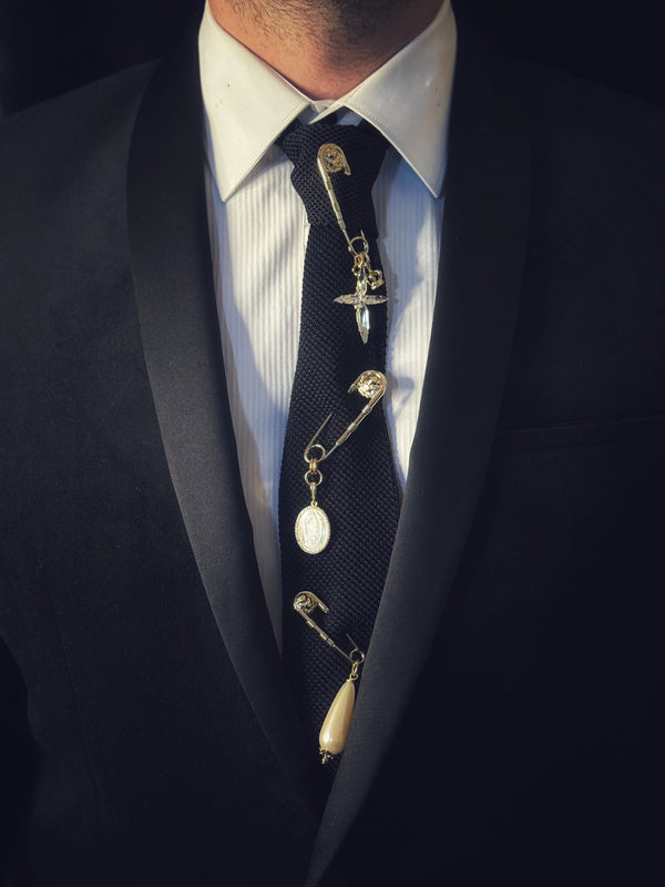 BROOCH DYNASTY SAFETY PIN RICARDO TRINITY