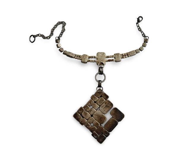 EMERALD LABYRINTH PENDANT CHOKER - AGSS