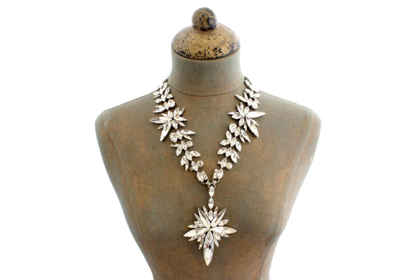 TITAN STARBURST ANAIS NECKLACE
