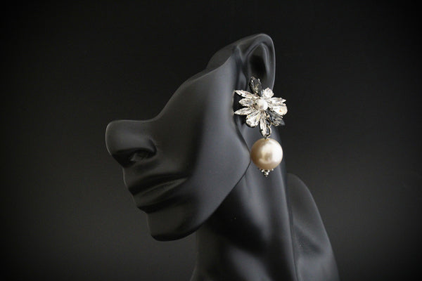 ASTERI SILVER NIGHT DAISY & PEARL DROP