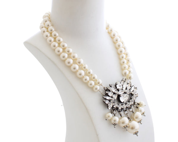 LUMIERE EYE PEARL NECKLACE