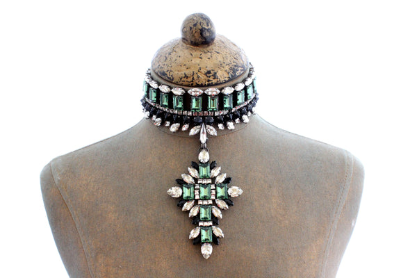 EMERALD CRUX CHOKER